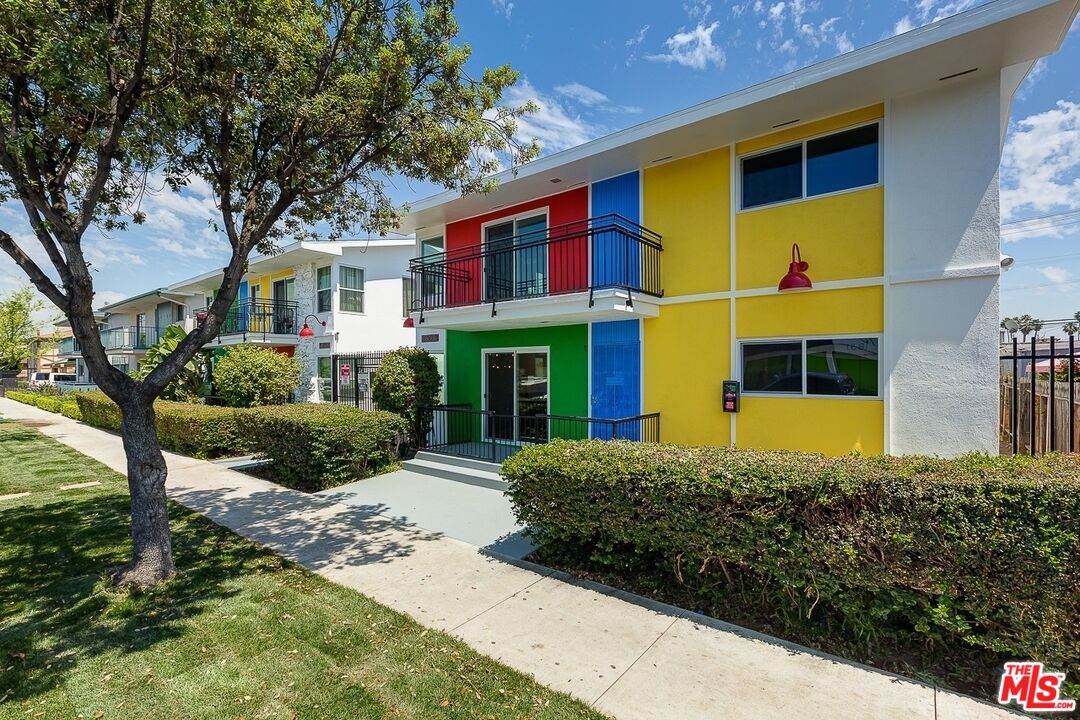1854 Pine Ave - Photo 1