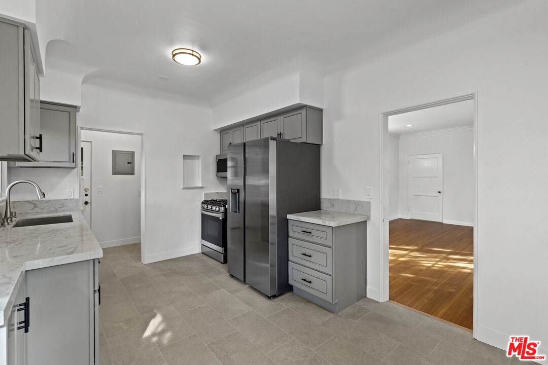 2360 Kerwood Ave - Photo 1