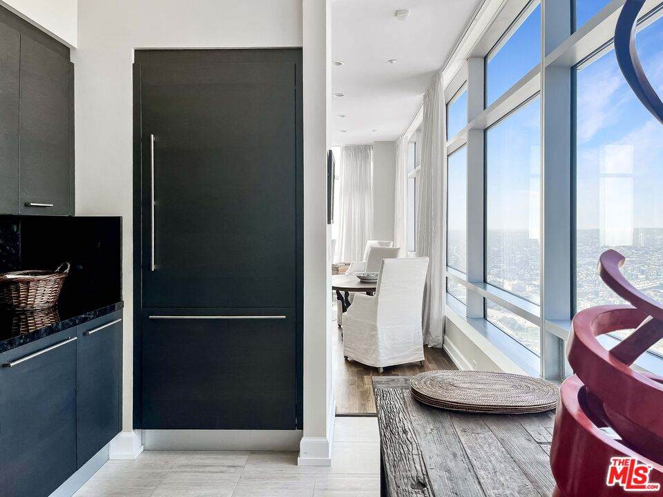 900 Olympic Blvd - Photo 1