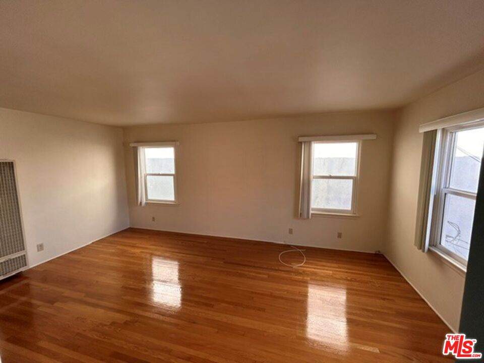3011 Santa Monica Blvd - Photo 1
