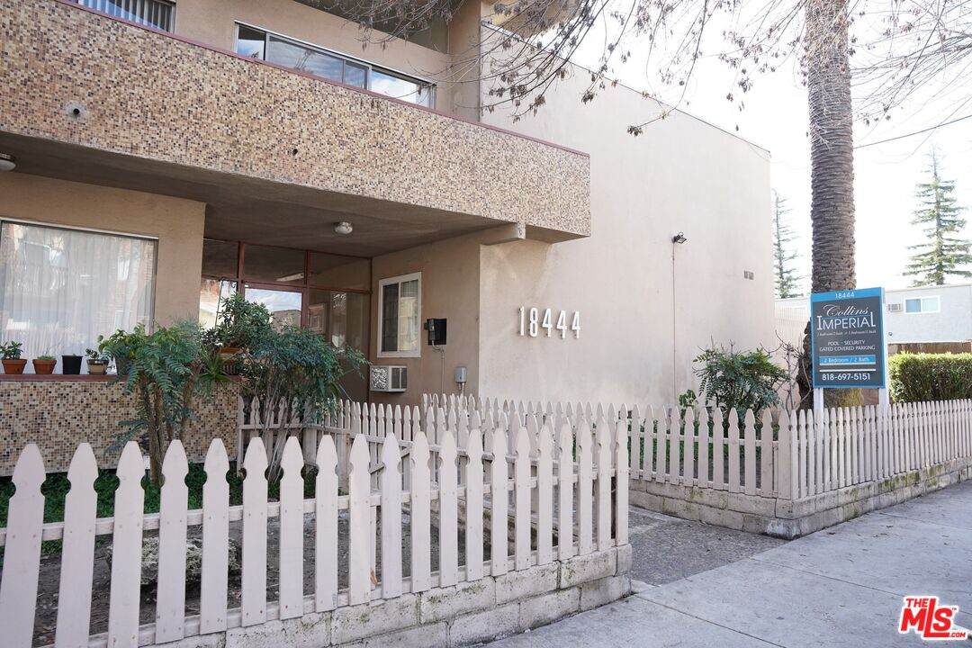 18444 Collins St - Photo 1