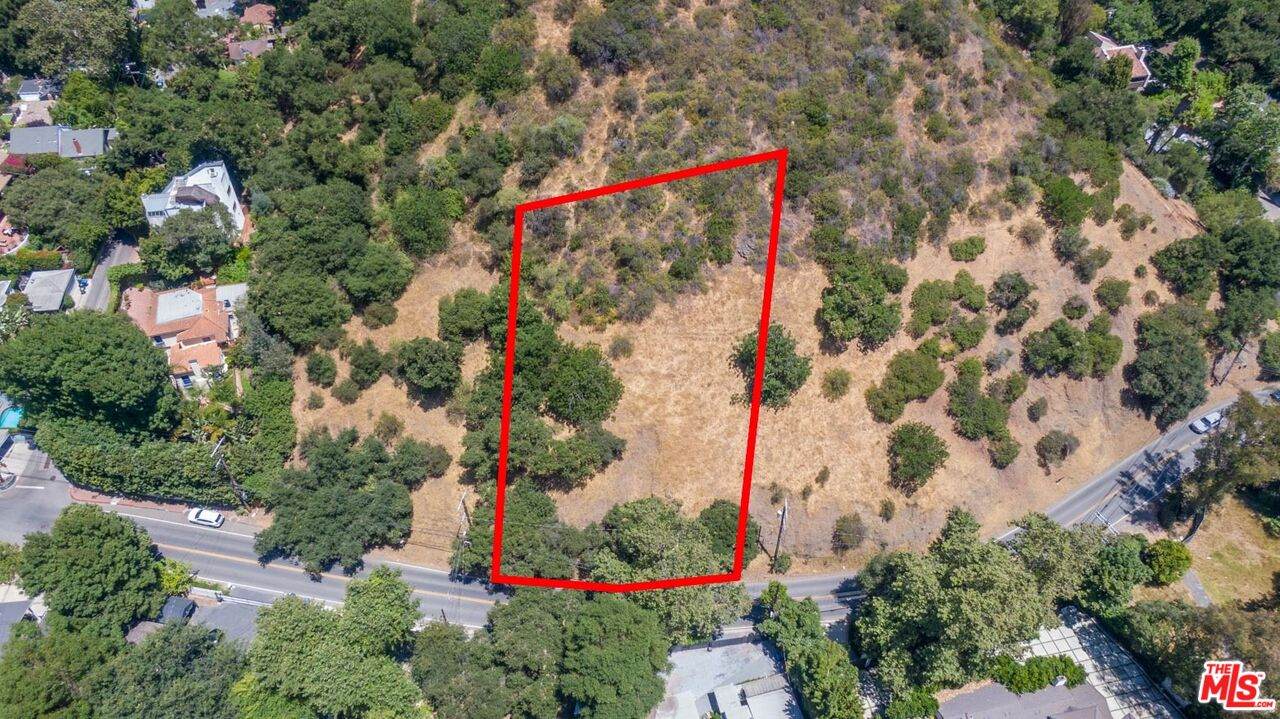 2250 Benedict Canyon Dr - Photo 1