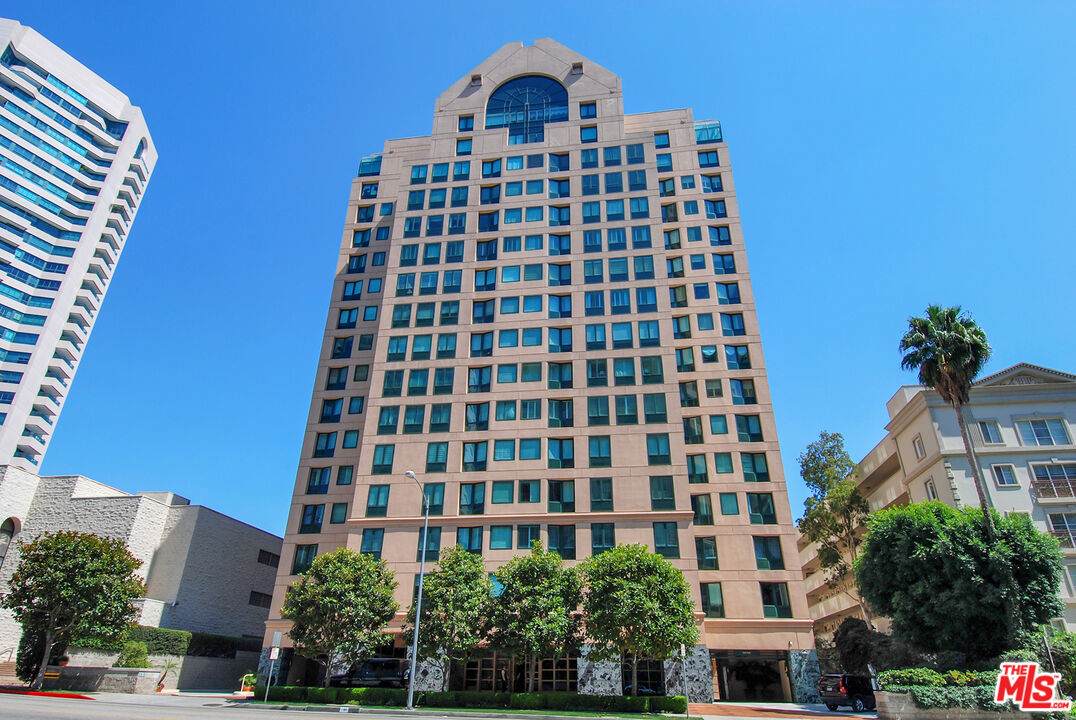 10520 Wilshire Blvd - Photo 1
