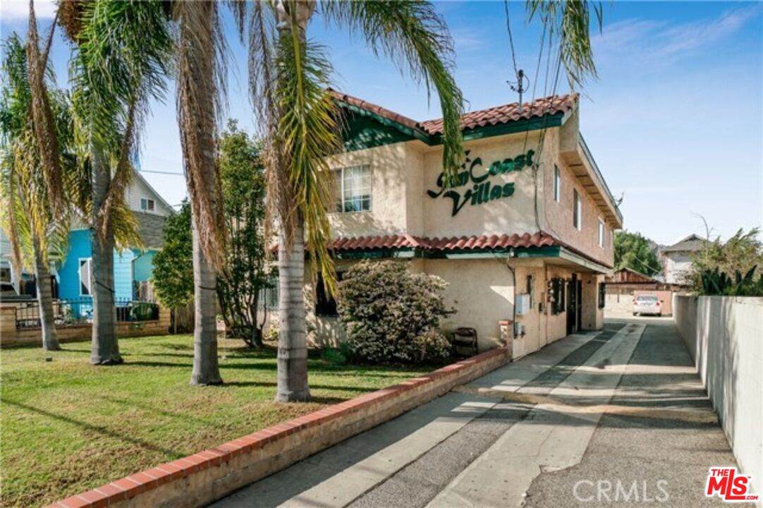 2417 Budlong Ave - Photo 1