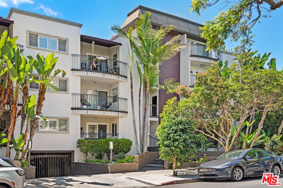 625 Flores St - Photo 1