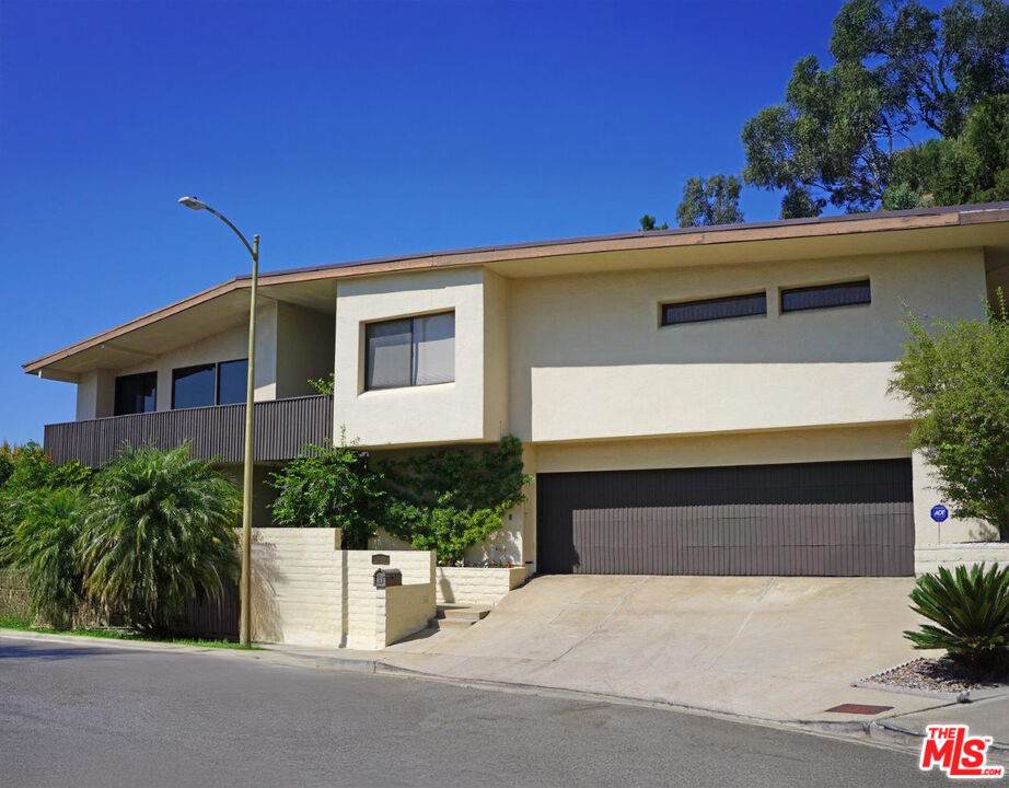 1461 Laurel Way - Photo 1