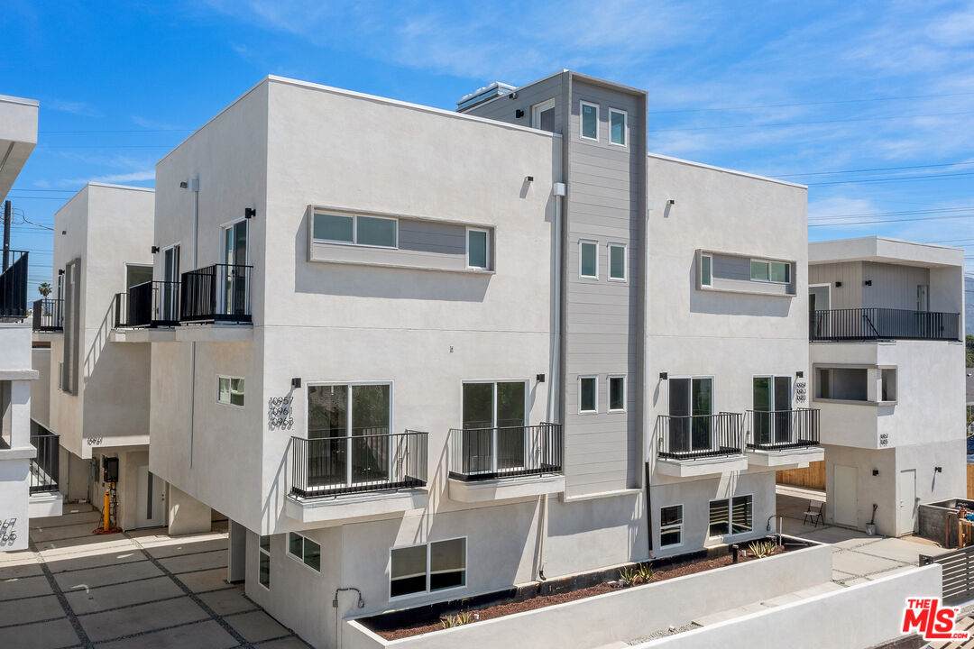 10963 Calvert - Photo 1