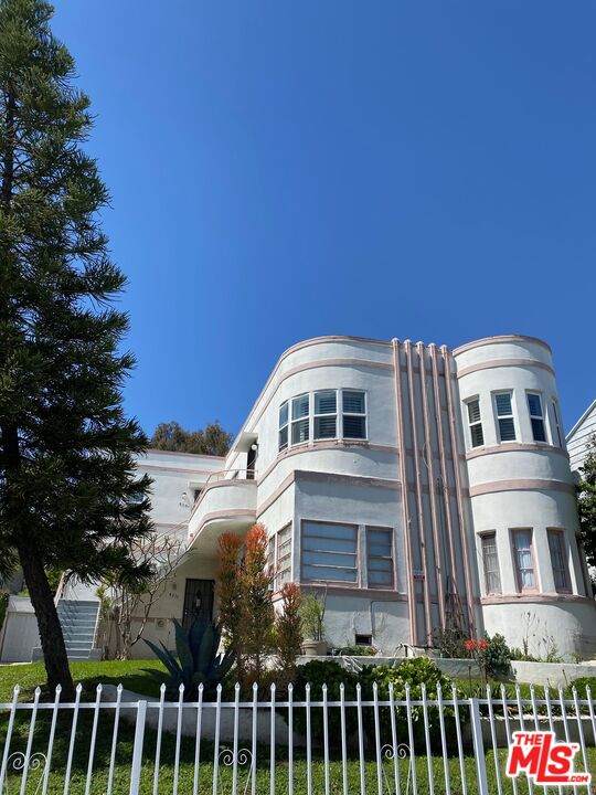 837 Alexandria Ave - Photo 1