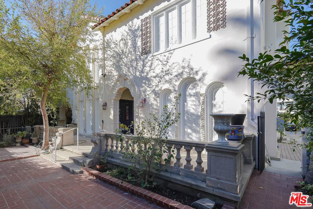 1815 Grace - Photo 1