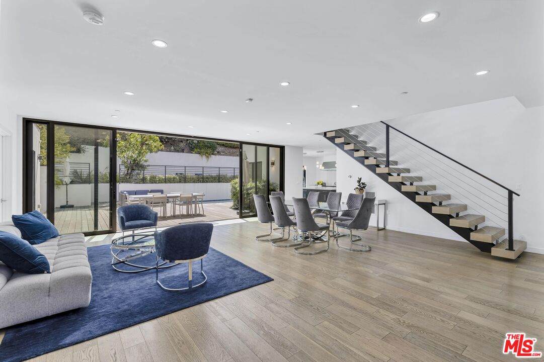 2044 Benedict Canyon Dr - Photo 1