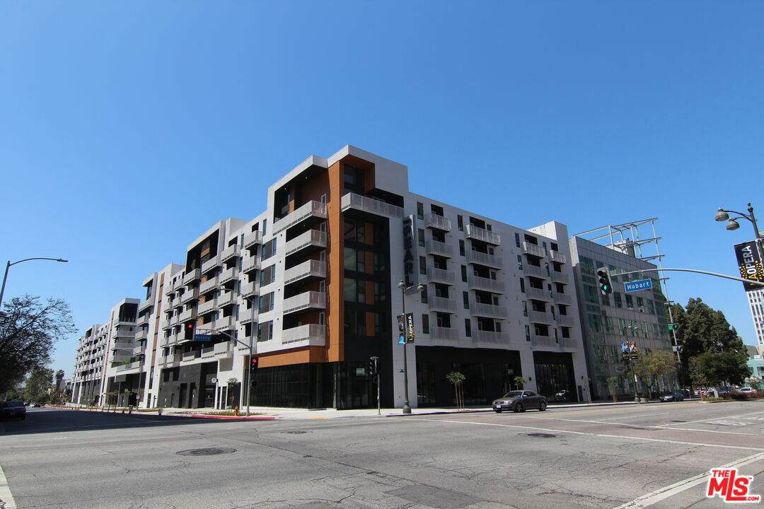 687 Hobart Blvd - Photo 1
