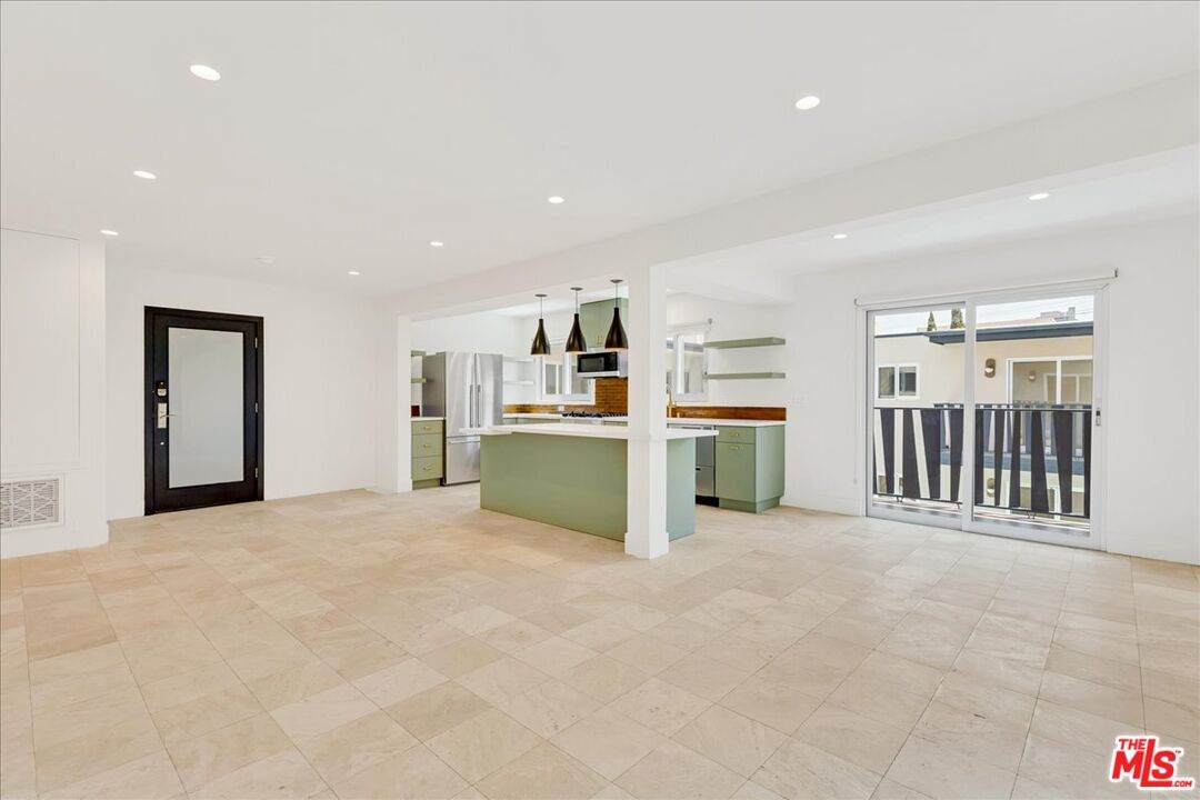 210 Hamilton Dr - Photo 1