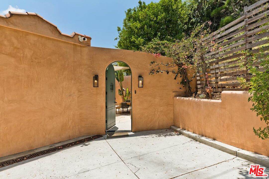 3826 Sunset Dr - Photo 1