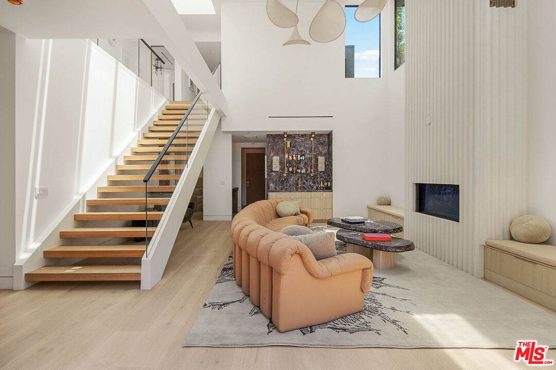 738 Palms Blvd - Photo 1