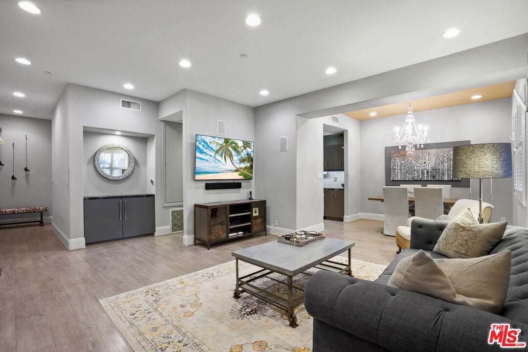 16123 Sunset Blvd - Photo 1