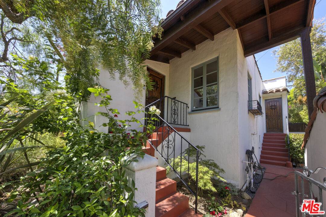 2961 Effie St - Photo 1