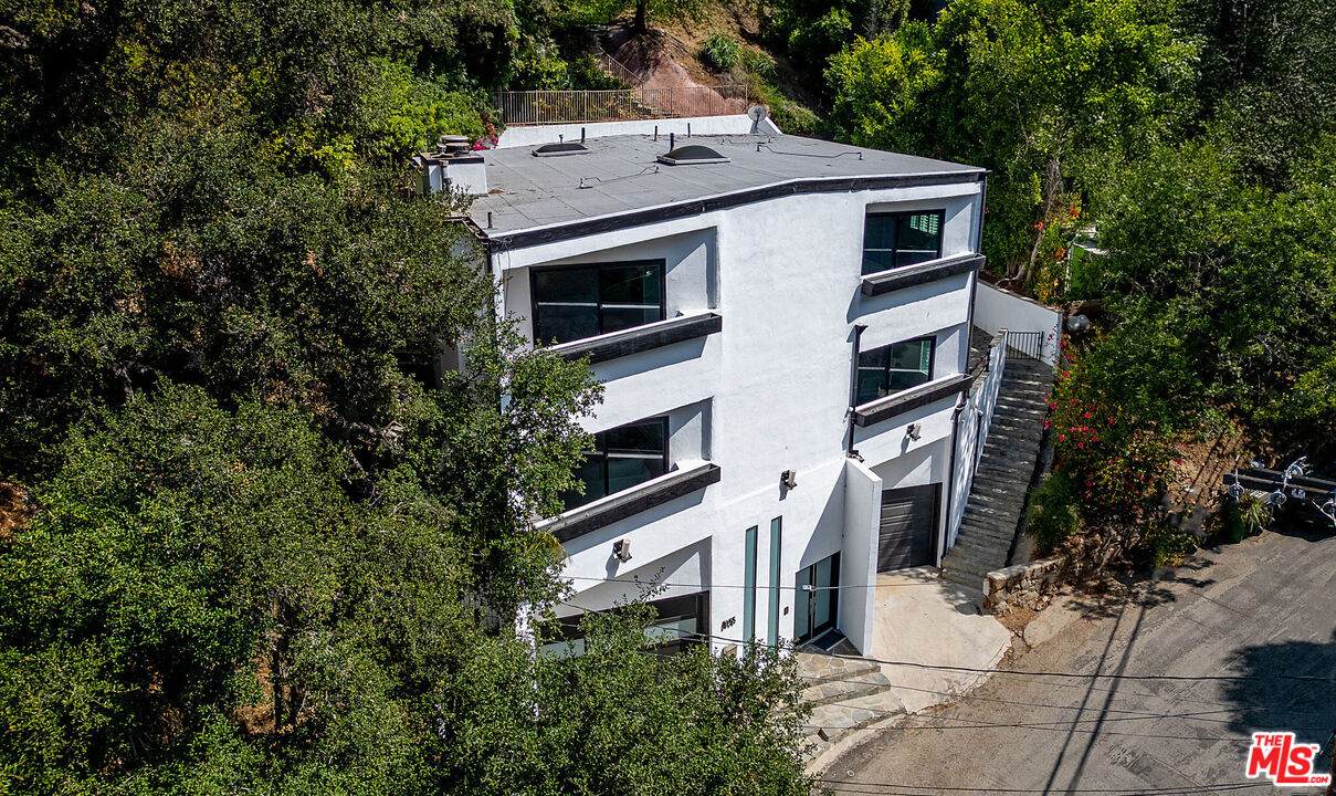 8155 Willow Glen Rd - Photo 1