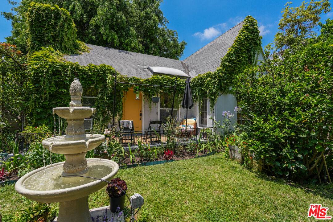 523 Coronado St - Photo 1