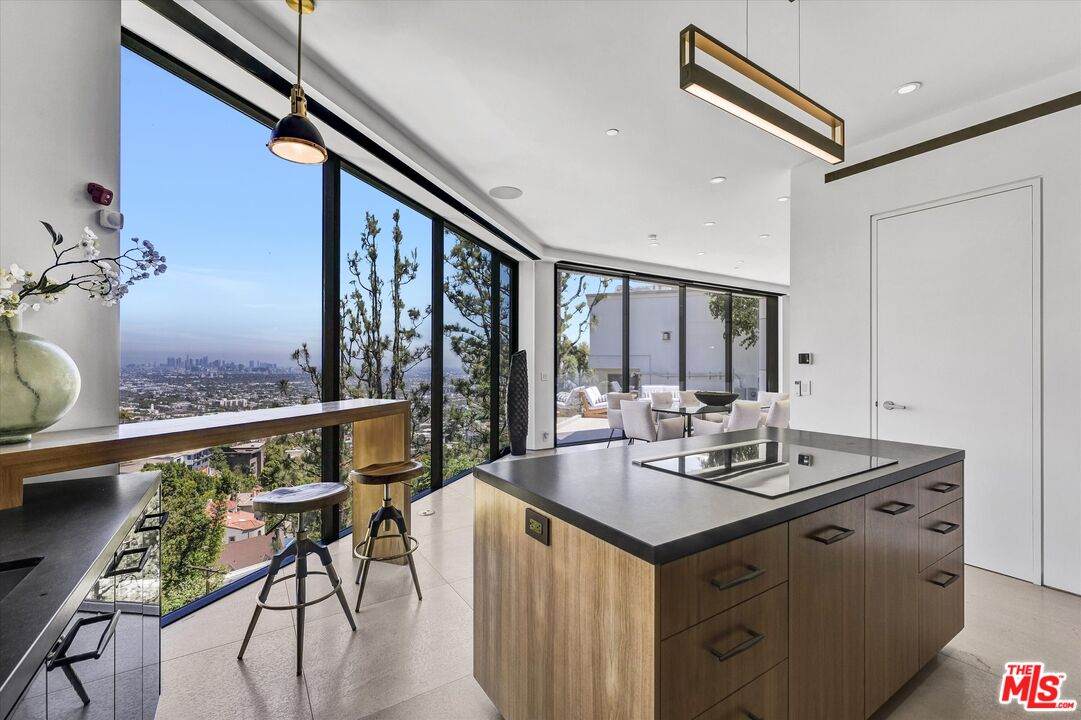 8526 Hollywood Blvd - Photo 1