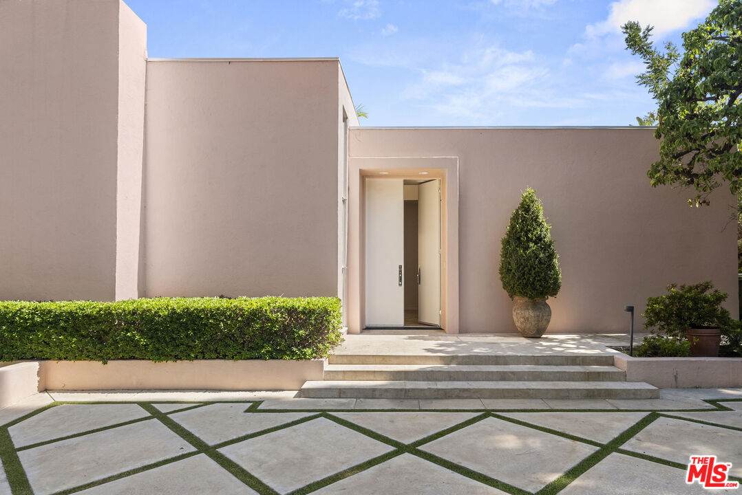 9032 Thrasher Ave - Photo 1