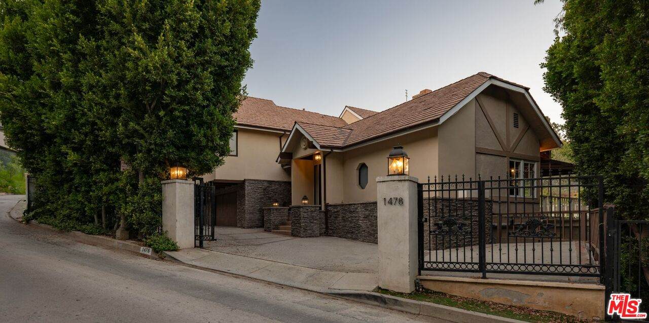 1478 Sunset Plaza Dr - Photo 1