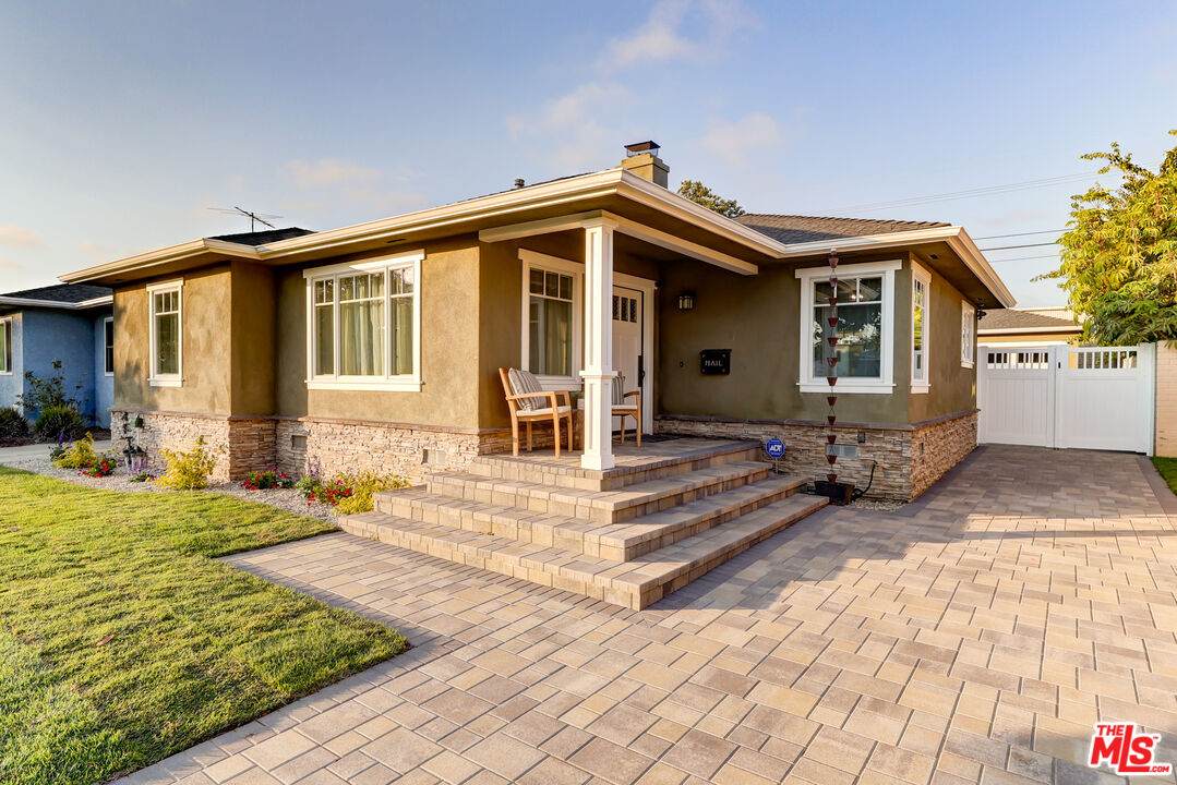 8500 Mcconnell Ave - Photo 1