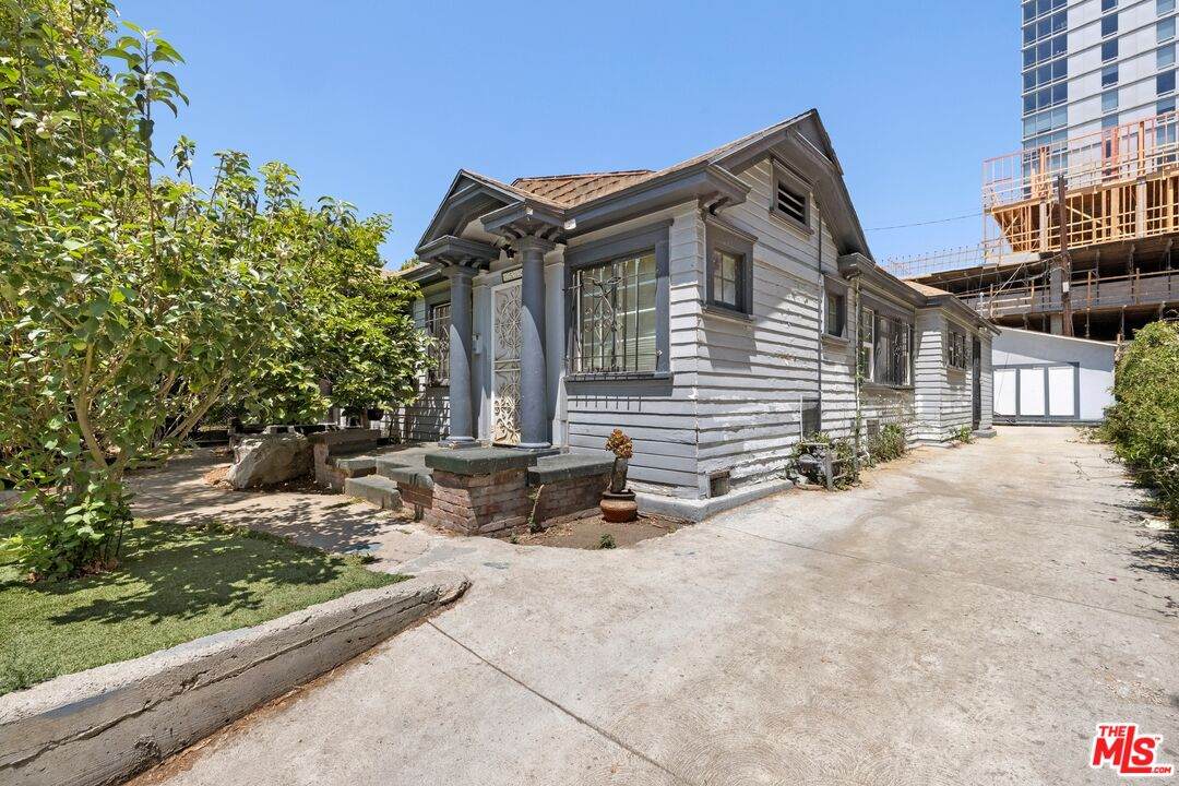 1516 La Baig Ave - Photo 1