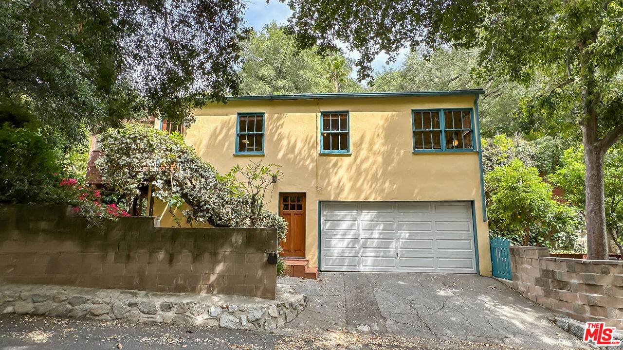 752 Country Club Dr - Photo 1
