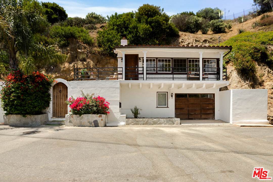 3305 Hillock Dr - Photo 1