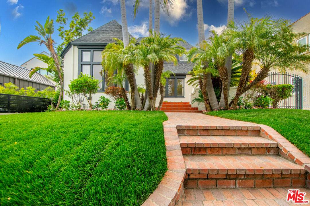 449 Citrus Ave - Photo 1