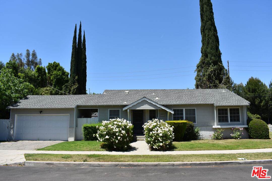 19229 Aetna St - Photo 1