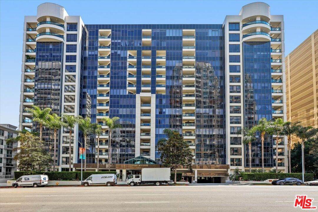 10724 Wilshire Blvd - Photo 1