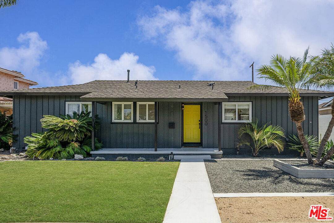 1500 Hackett Ave - Photo 1