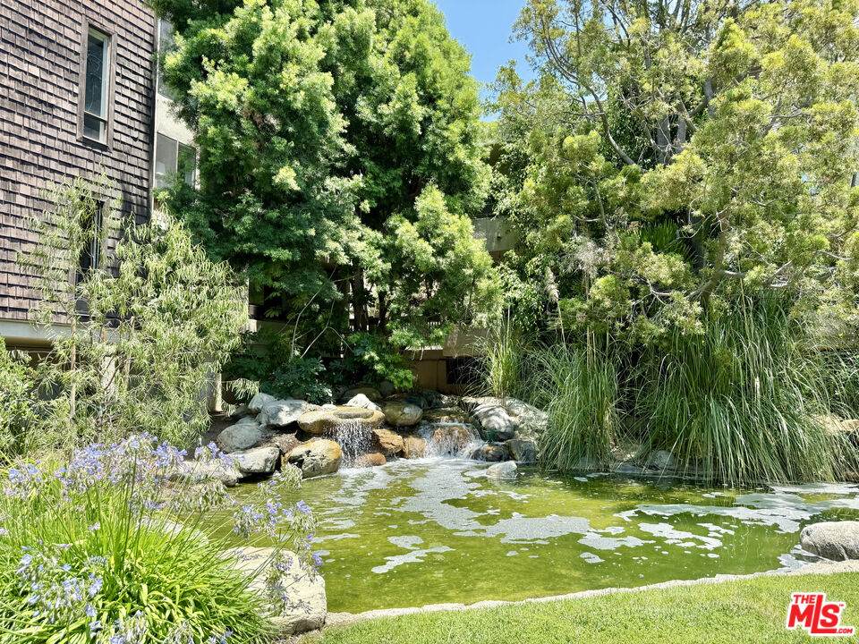 950 Kings Rd - Photo 1