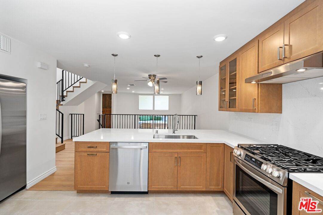 5238 Newcastle Ave - Photo 1