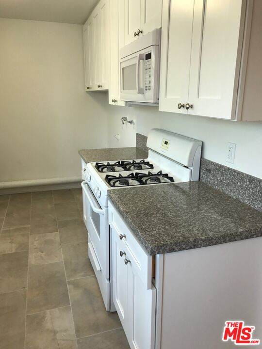 4252 Woodlawn Ave - Photo 1