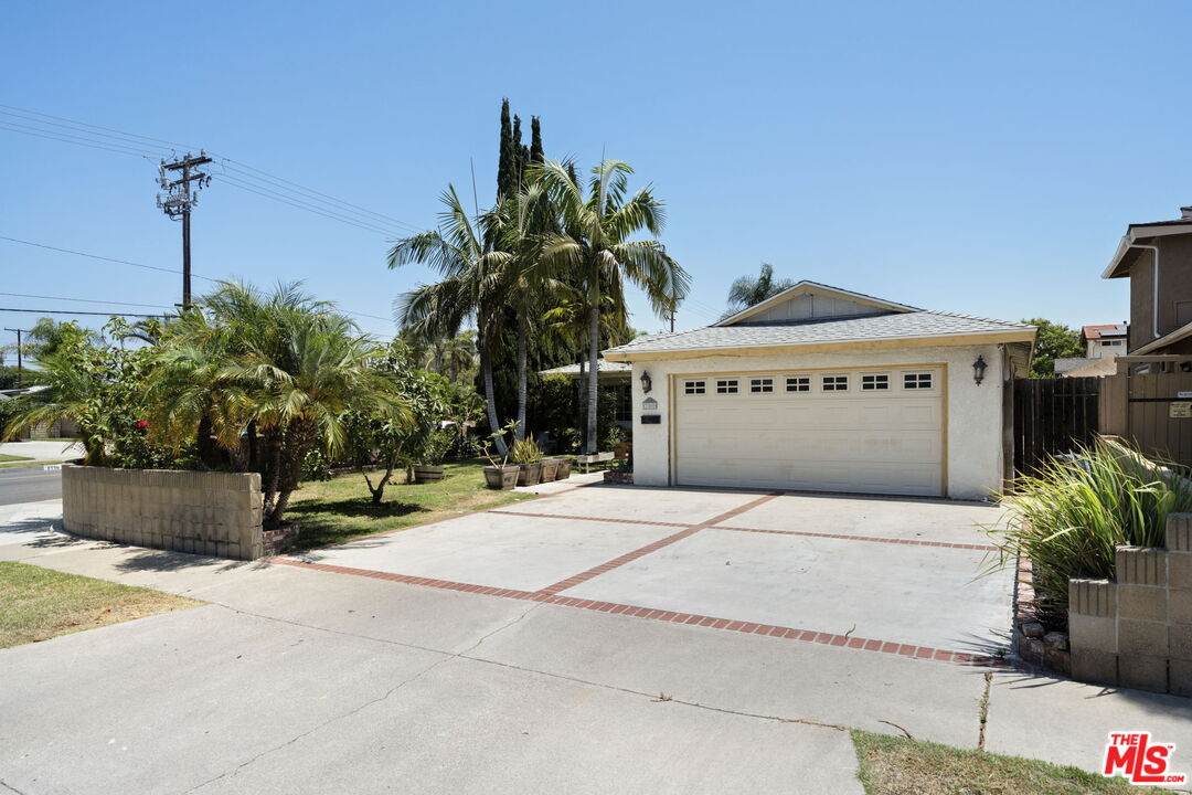 700 Plymouth Pl - Photo 1