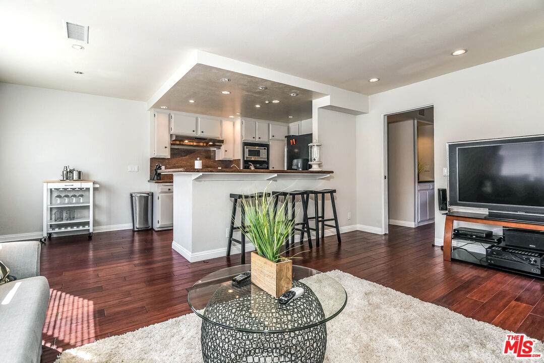 4604 Glencoe Ave - Photo 1