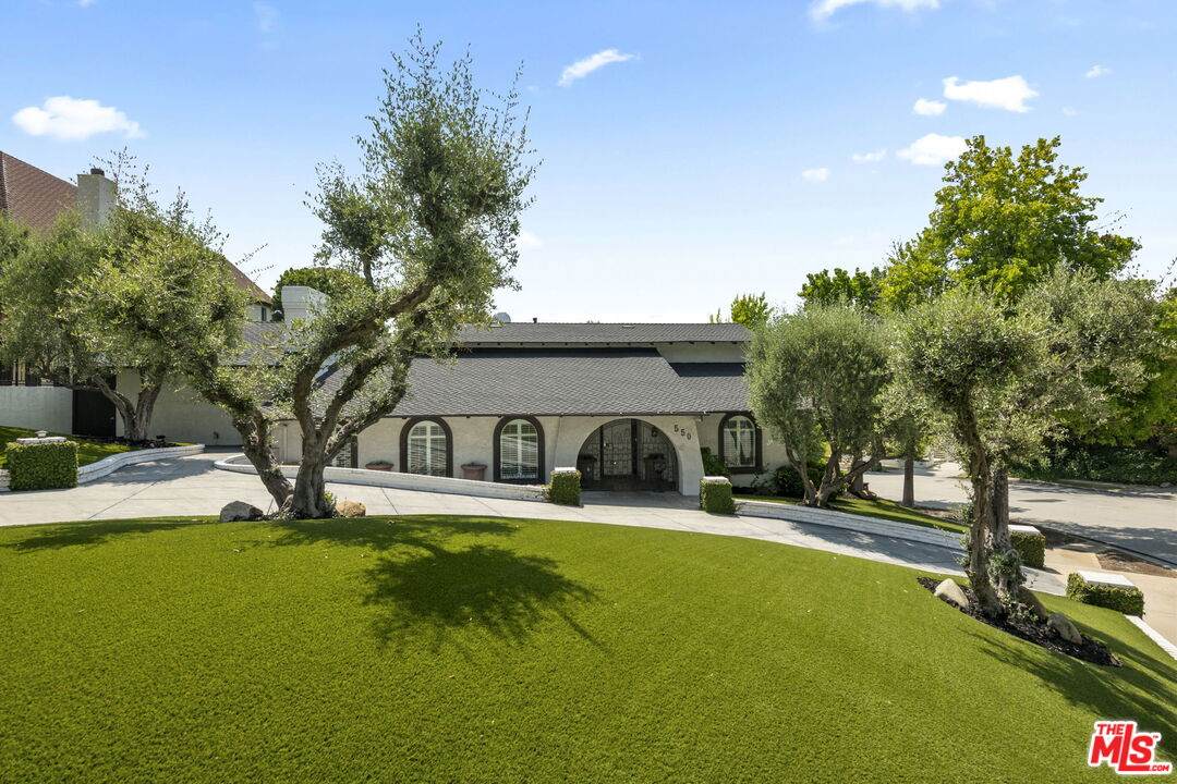 550 Hilgard Ave - Photo 1