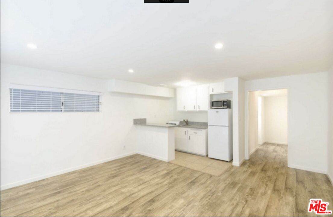 1261 Laurel Ave - Photo 1
