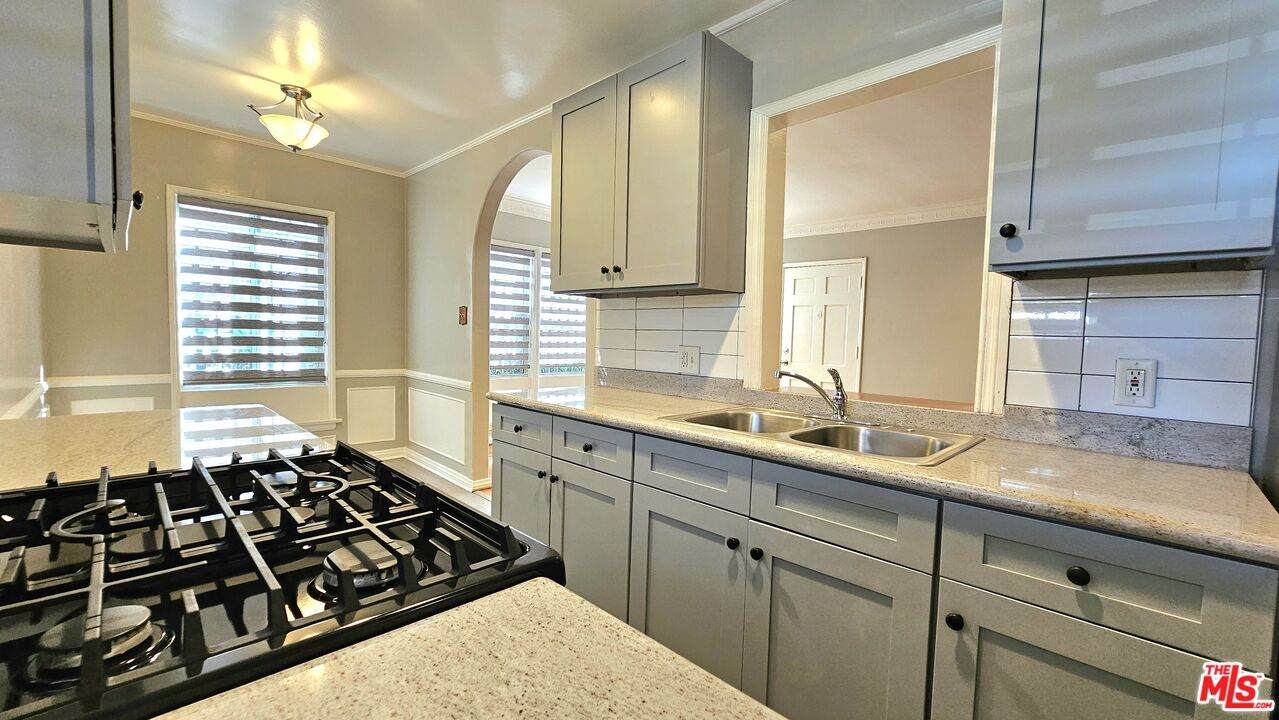 1022 Norton Ave - Photo 1
