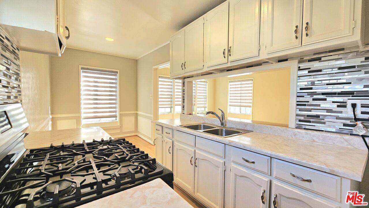 1022 Norton Ave - Photo 1