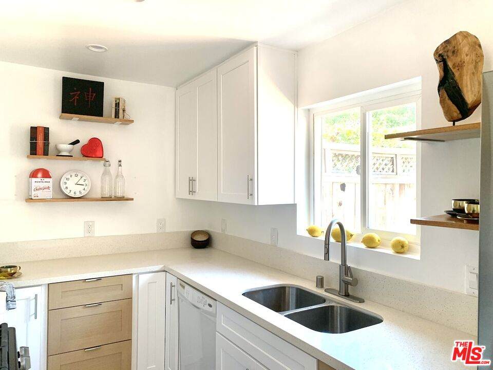 11138 Aqua Vista St - Photo 1