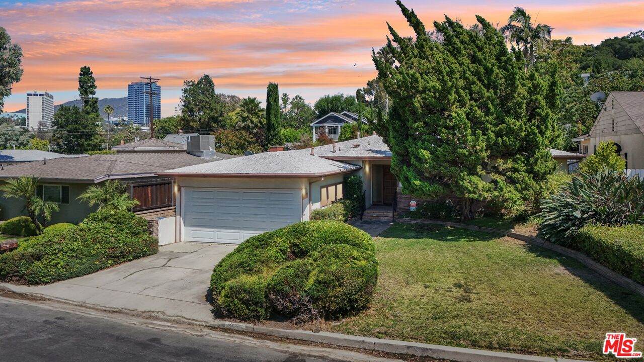 3684 Willowcrest Ave - Photo 1