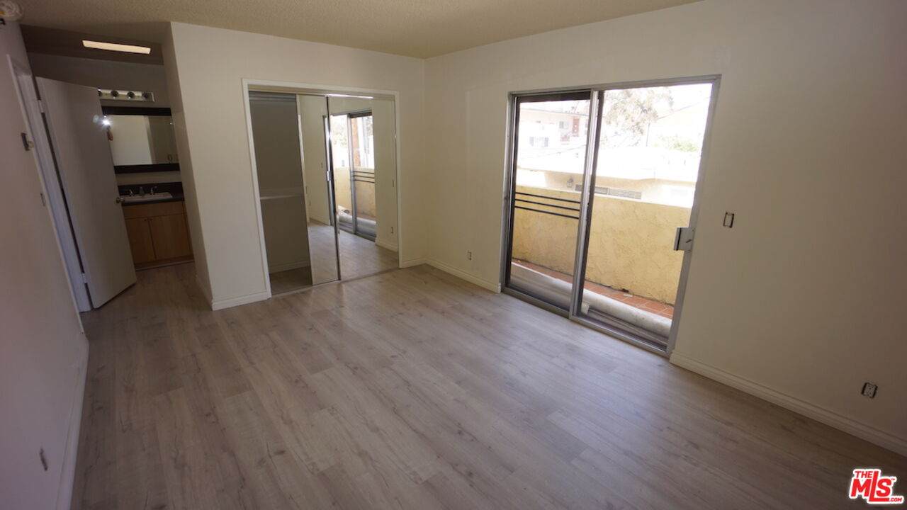 1033 6TH St - Photo 1