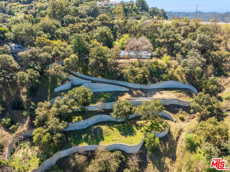 13511 Mulholland Dr - Photo 1