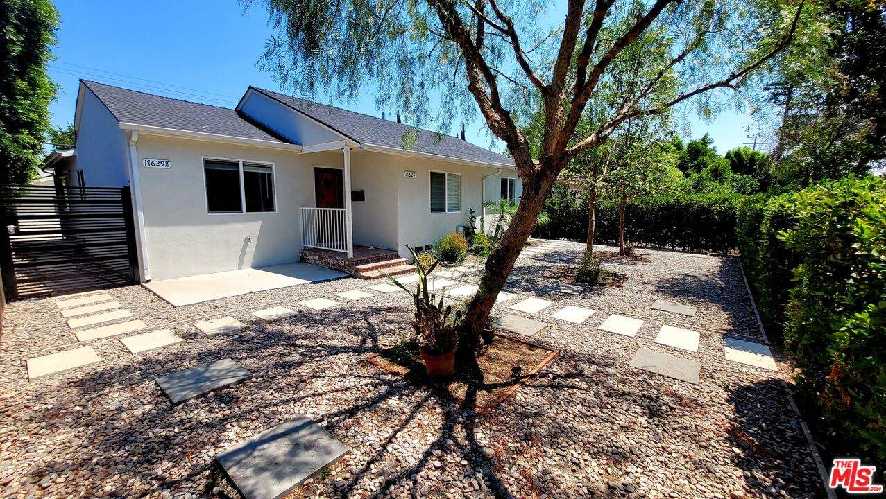 17629 Burbank Blvd - Photo 1