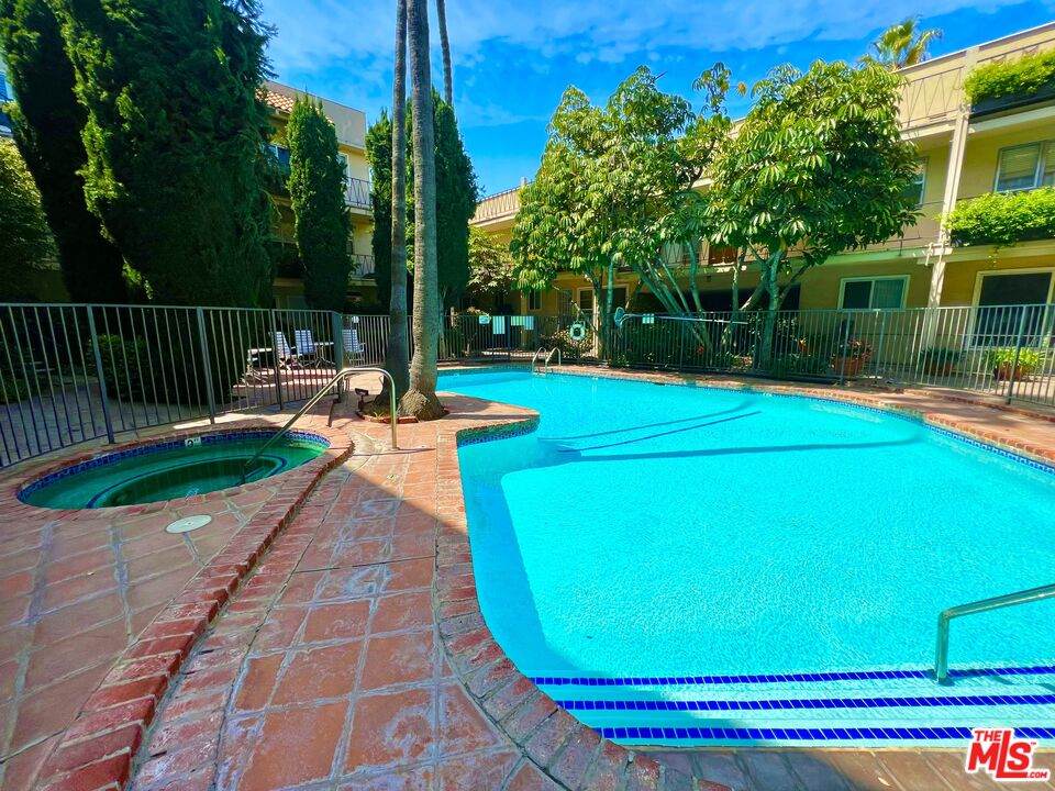 11670 Sunset Blvd - Photo 1