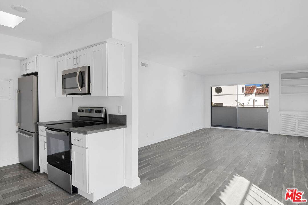 1610 Beverly Glen Blvd - Photo 1