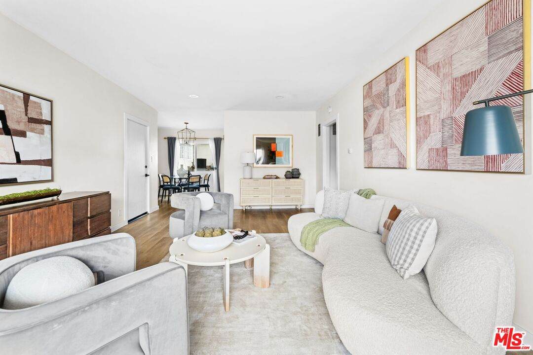 1600 Hobart Blvd - Photo 1